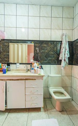 Casa à venda com 345m², 4 quartos e 3 vagas Casa à venda com 345m², 4 quartos e 3 vagasBanheiro do Quarto 2