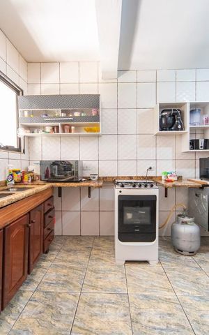 Casa à venda com 345m², 4 quartos e 3 vagas Casa à venda com 345m², 4 quartos e 3 vagasCozinha