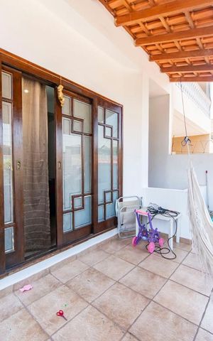 Casa à venda com 345m², 4 quartos e 3 vagas Casa à venda com 345m², 4 quartos e 3 vagasVaranda da Sala