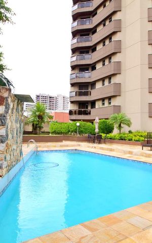 Apartamento à venda com 195m², 4 quartos e 4 vagasPiscina