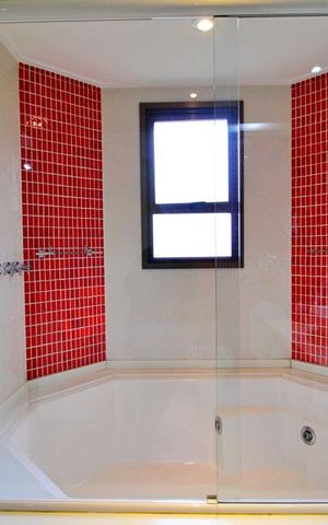 Apartamento à venda com 195m², 4 quartos e 4 vagasBanheiro da Suíte 1