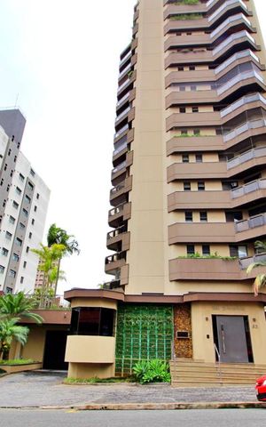 Apartamento à venda com 195m², 4 quartos e 4 vagasFachada