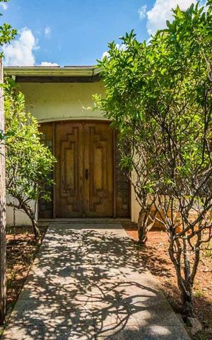 Casa à venda com 700m², 5 quartos e 6 vagas Casa à venda com 700m², 5 quartos e 6 vagasJardim