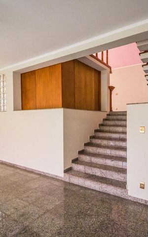 Casa à venda com 700m², 5 quartos e 6 vagas Casa à venda com 700m², 5 quartos e 6 vagasSala de Jantar