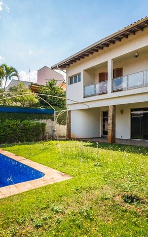 Casa à venda com 700m², 5 quartos e 6 vagas Casa à venda com 700m², 5 quartos e 6 vagasPiscina