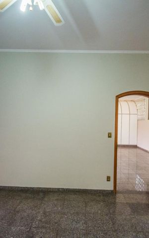 Casa à venda com 700m², 5 quartos e 6 vagas Casa à venda com 700m², 5 quartos e 6 vagasCopa