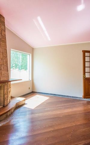 Casa à venda com 700m², 5 quartos e 6 vagas Casa à venda com 700m², 5 quartos e 6 vagasSala