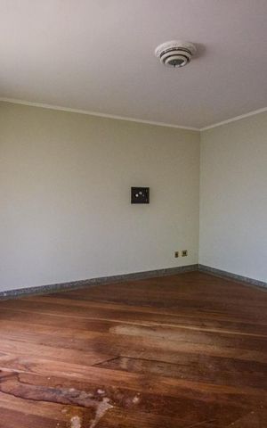 Casa à venda com 700m², 5 quartos e 6 vagas Casa à venda com 700m², 5 quartos e 6 vagasSala de Estar