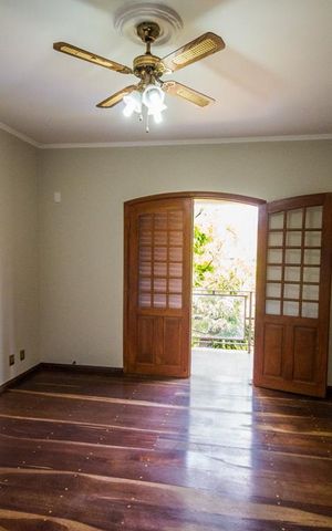 Casa à venda com 700m², 5 quartos e 6 vagas Casa à venda com 700m², 5 quartos e 6 vagasSuíte 3