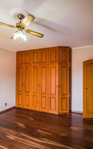 Casa à venda com 700m², 5 quartos e 6 vagas Casa à venda com 700m², 5 quartos e 6 vagasSuíte 2