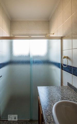 Casa à venda com 700m², 5 quartos e 6 vagas Casa à venda com 700m², 5 quartos e 6 vagasBanheiro da Suíte 4