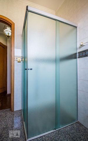 Casa à venda com 700m², 5 quartos e 6 vagas Casa à venda com 700m², 5 quartos e 6 vagasBanheiro da Suíte 3