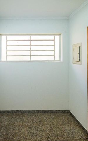 Casa à venda com 700m², 5 quartos e 6 vagas Casa à venda com 700m², 5 quartos e 6 vagasQuarto de Serviço