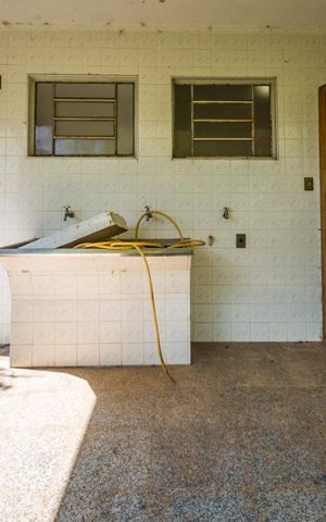 Casa à venda com 700m², 5 quartos e 6 vagas Casa à venda com 700m², 5 quartos e 6 vagasÁrea de Serviço 2