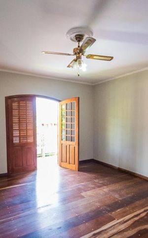 Casa à venda com 700m², 5 quartos e 6 vagas Casa à venda com 700m², 5 quartos e 6 vagasSuíte 1