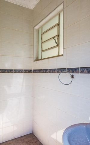 Casa à venda com 700m², 5 quartos e 6 vagas Casa à venda com 700m², 5 quartos e 6 vagasBanheiro de Serviço 2