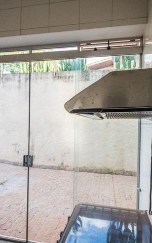 Casa à venda com 700m², 5 quartos e 6 vagas Casa à venda com 700m², 5 quartos e 6 vagasÁrea de Serviço