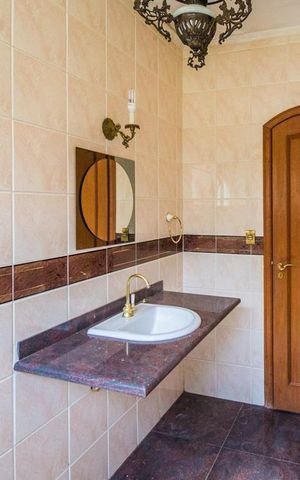 Casa à venda com 700m², 5 quartos e 6 vagas Casa à venda com 700m², 5 quartos e 6 vagasBanheiro