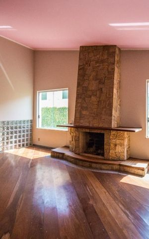 Casa à venda com 700m², 5 quartos e 6 vagas Casa à venda com 700m², 5 quartos e 6 vagasSala