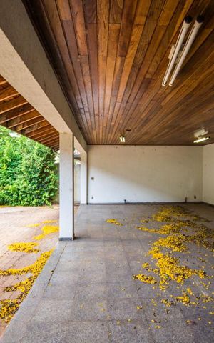 Casa à venda com 700m², 5 quartos e 6 vagas Casa à venda com 700m², 5 quartos e 6 vagasSalao de Festa
