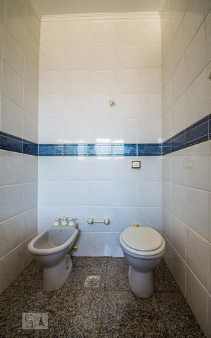 Casa à venda com 700m², 5 quartos e 6 vagas Casa à venda com 700m², 5 quartos e 6 vagasBanheiro da Suíte 4
