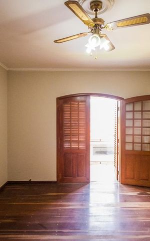Casa à venda com 700m², 5 quartos e 6 vagas Casa à venda com 700m², 5 quartos e 6 vagasSuíte 2