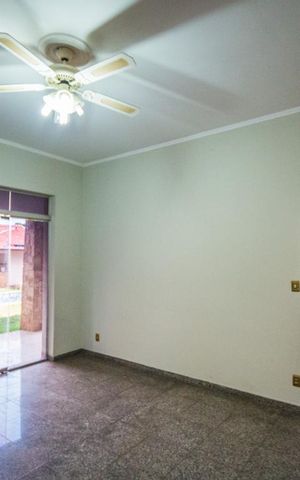 Casa à venda com 700m², 5 quartos e 6 vagas Casa à venda com 700m², 5 quartos e 6 vagasCopa