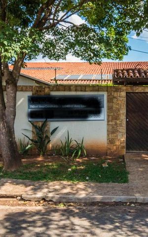 Casa à venda com 700m², 5 quartos e 6 vagas Casa à venda com 700m², 5 quartos e 6 vagasFachada