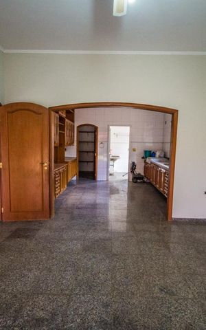 Casa à venda com 700m², 5 quartos e 6 vagas Casa à venda com 700m², 5 quartos e 6 vagasCopa