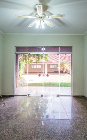 Casa à venda com 700m², 5 quartos e 6 vagas Casa à venda com 700m², 5 quartos e 6 vagasCopa