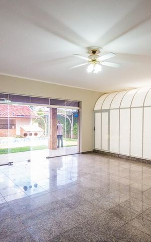 Casa à venda com 700m², 5 quartos e 6 vagas Casa à venda com 700m², 5 quartos e 6 vagasSala de Jantar
