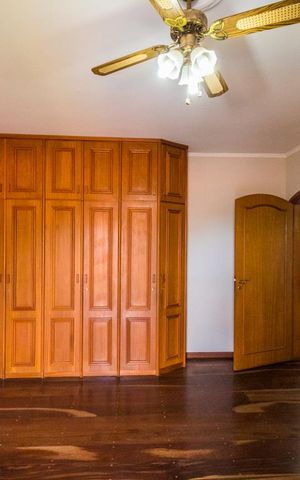 Casa à venda com 700m², 5 quartos e 6 vagas Casa à venda com 700m², 5 quartos e 6 vagasSuíte 2