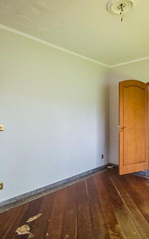 Casa à venda com 700m², 5 quartos e 6 vagas Casa à venda com 700m², 5 quartos e 6 vagasSala de Estar