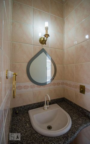 Casa à venda com 700m², 5 quartos e 6 vagas Casa à venda com 700m², 5 quartos e 6 vagasAcademia