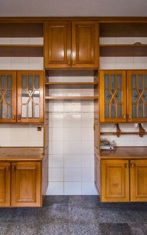 Casa à venda com 700m², 5 quartos e 6 vagas Casa à venda com 700m², 5 quartos e 6 vagasCozinha
