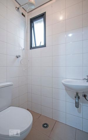 Apartamento para alugar com 105m², 3 quartos e 2 vagas Apartamento para alugar com 105m², 3 quartos e 2 vagasBanheiro da Suite de serviço