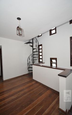 Casa à venda com 315m², 4 quartos e 1 vagaHall dos Quartos