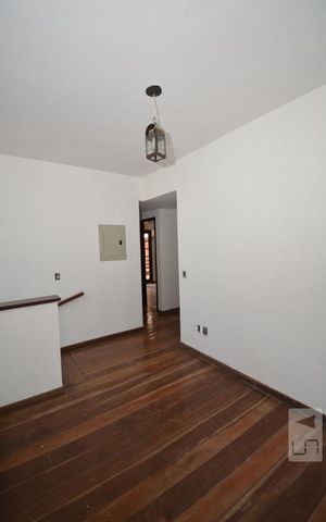 Casa à venda com 315m², 4 quartos e 1 vagaHall dos Quartos