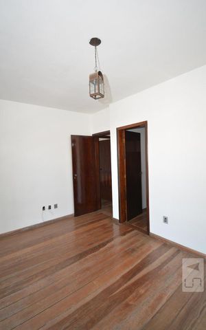 Casa à venda com 315m², 4 quartos e 1 vagaSuíte 1