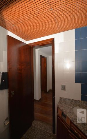 Casa à venda com 315m², 4 quartos e 1 vagaBanheiro