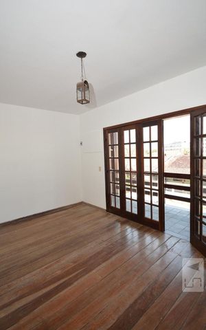 Casa à venda com 315m², 4 quartos e 1 vagaSuíte 1