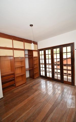 Casa à venda com 315m², 4 quartos e 1 vagaSuíte 2