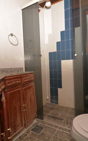 Casa à venda com 315m², 4 quartos e 1 vagaBanheiro