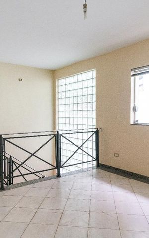 Casa à venda com 330m², 3 quartos e 4 vagas Casa à venda com 330m², 3 quartos e 4 vagasHall das Suítes