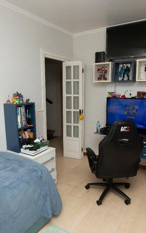 Casa de condomínio à venda com 278m², 3 quartos e 3 vagas Casa de condomínio à venda com 278m², 3 quartos e 3 vagasQuarto 2