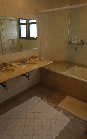 Apartamento para alugar com 200m², 4 quartos e 2 vagasBanheiro