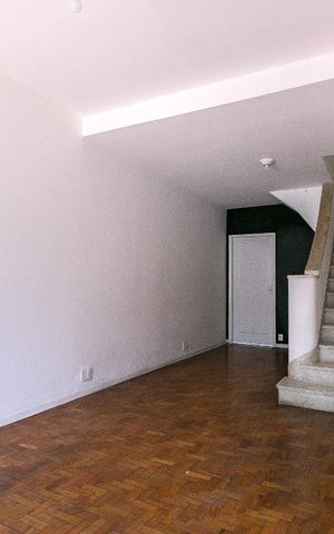 Casa à venda com 108m², 2 quartos e 1 vagaSala