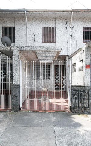 Casa à venda com 108m², 2 quartos e 1 vagaFachada