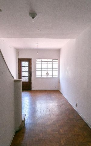 Casa à venda com 108m², 2 quartos e 1 vagaSala