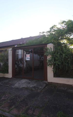 Casa à venda com 80m², 4 quartos e 4 vagas Casa à venda com 80m², 4 quartos e 4 vagasFACHADA